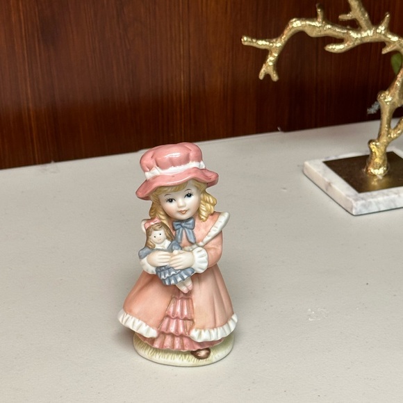 Vintage Home interiors and gifts Porcelain Victorian Girl with doll figurine - Picture 8 of 10